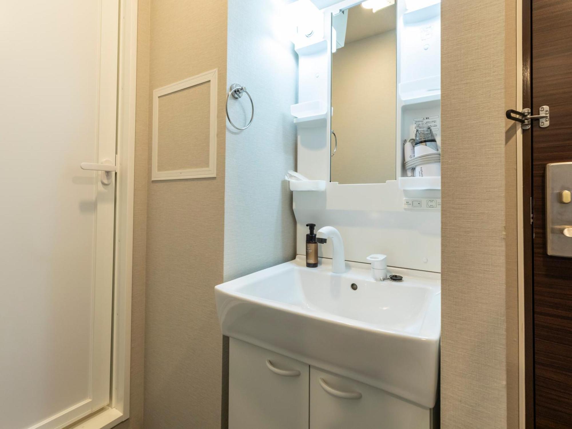 Tabist Unihotel Midosuji Hommachi Osaka Bagian luar foto