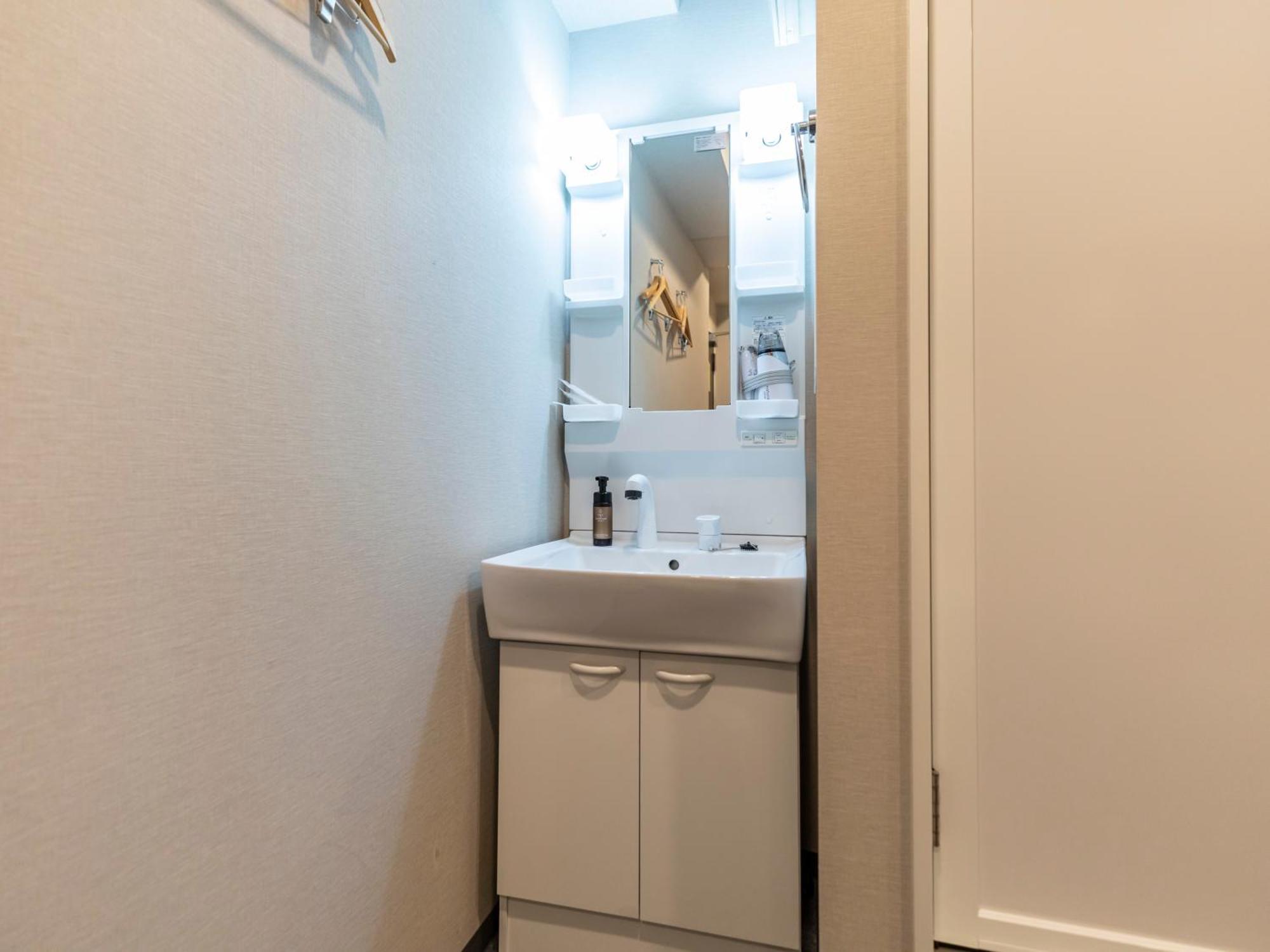 Tabist Unihotel Midosuji Hommachi Osaka Bagian luar foto